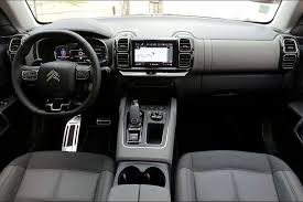 En attendant l'arrivée du petit 1.2 puretech 130 ch, le nouveau c5 aircross se limite en essence au 1.6 puretech 180 relié d'office à la boîte automatique eat8. Essai Citron C5 Aircross 2 0 Bluehdi 180 Shine Auto Plus