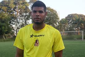 Estuvo en el seminario, donde estaba preparándose para ser sacerdote. Jairo Molina El Artillero De La B Que Quiere Hacer Historia Con Deportes Tolima