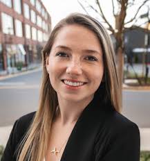 Lauren Hodge's Instagram, Twitter & Facebook