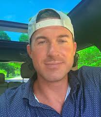 Say it isn't so! Riley Green shaved his moustache! Ladies?