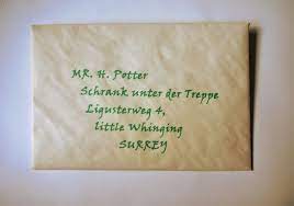 They chose to split the students into four 'houses'. Harry Potter Brief Umschlag Anschrift Jpg 1600 1123 Einladungskarten Zum Ausdrucken Hogwarts Brief Harry Potter Karte Des Rumtreibers