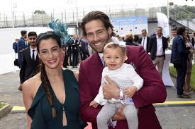 Yeliz koc hat sich einige tage nicht mehr blicken lassen. Filiz Rose Yeliz Kocs Schwester Vom Vater Am Altar Stehen Gelassen Gala De