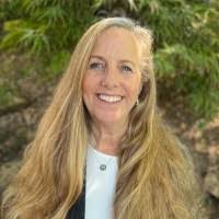 Mary Bitter's Instagram, Twitter & Facebook