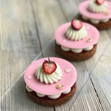 2 470 Mentions J Aime 25 Commentaires Diego Lozano Chefdiegolozano Sur Instagram Sable Breton Strawbe Gateau Design Patisserie Decoration Patisserie