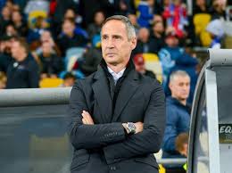 Taktische fehler, falsche aufstellung, zu späte wechsel. Adi Hutter Pledges Loyalty To Frankfurt Amid Gladbach Links