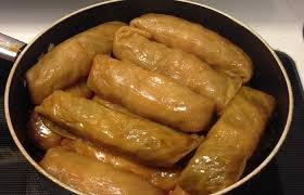 Voici Une Magnifique Recette De Choux Farcis Ou Malfouf Mehchi La Recette Est Bien Expliquee Deguster Chaud Ou Tie Chou Farci Recette Recette Chou Chou Farci
