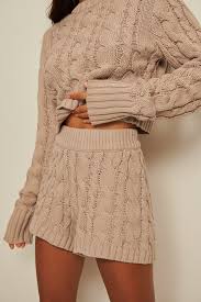 To cater the young generation with a distinct sense of style. Cable Knitted Shorts Beige Na Kd Com
