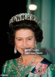 Queen Elizabeth ll toasts President Gerald Ford during a State Visit...  News Photo