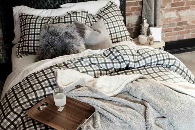 What Are the Advantages of Flannel and Sherpa Bedding? | Linen Chest