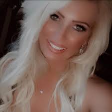 🎉🎂HAPPY BIRTHDAY CAROLYN!🎂🎉 Wishing the happiest of birthdays to our  most beautiful, fearless, smart leader anyone could ever ask for! A very  big thank you for everything you do!😘