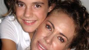 Anche a noi di oggi.it sta antipatico lo spam: Elena Sofia Ricci Scrive Alla Figlia Emma Non E Facile La Vita Per Voi
