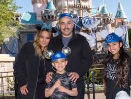 Lupillo rivera was born on january 30, 1972 in la barca, jalisco, mexico as guadalupe rivera. Lupillo Rivera Y Su Historia De Novela Lo Mantuvo Y Resulto Ser Hijo De Otro