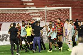 Futebol náutico e sport disputam título do campeonato pernambucano 2021 jogo de ida, na arena de pernambuco, terminou empatado em 1x1; Arbitro Relata Agressoes Por Parte De Jogadores Comissao Tecnica E Dirigentes Do Sport Em Sumula Campeonato Pernambucano Ge