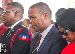 Pa dim sa pou m fè 😒 m just gen pou m pwoteje l. Aba #VueUnique