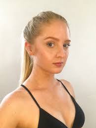 Victoria Hewitt's Instagram, Twitter & Facebook