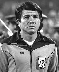 Mario Kempes ,Pato Fillol ,DiegoMaradona. Boca Junior 2 v. River Plate 3  Domingo 27 de Setiembre de 1981. Cancha: Boca Juniors Arbitro: Iturralde.  Goles: Maradona 20' , Kempes 64' , Pasarella 68', García 80' , Gareca 82'