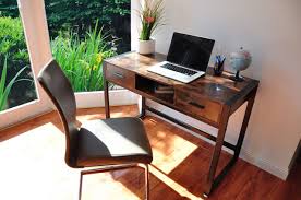 Entdecke unser sortiment höhenverstellbarer schreibtische, wie z. Botone Schreibtisch Mit Zwei Schubladen Und Ablage Im Industrie Design Computertisch Mit Metallgestell Arbeitstisch Furs Buro Arbeitszimmer Rustikal Vintage Fusse Verstellbar 110x50x75cm Botone
