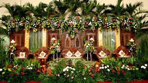Tak perlu ribet, dekorasi pernikahan di rumah biasanya hanya berupa kain, bunga, serta ornamen. 7 Makna Ornamen Dekorasi Pelaminan Adat Jawa Bagi Pengantin Daihatsu Indonesia