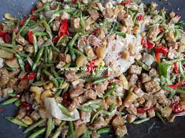 1/4 kg krecek/kerupuk kulit 15 buah tahu kulit potong sesuai selera 1/4 sambal goreng adalah masakan asli nusantara yang digemari banyak orang. Resepi Sambal Goreng Jawa Putih