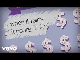 Youtube Luke Combs When It Rains It Pours Cant Wait To See Him In August Rains Hot Country Songs When It Rains