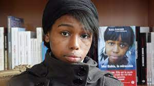 Eine maschine der ethiopian airlines ist kurz nach dem start nahe addis abeba abgestürzt. Einzige Uberlebende 14 Jahrige Schreibt Buch Uber Flugzeugabsturz Welt