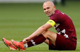 Al igual que muchos jugadores nació en el seno de una. Iniesta Breaks His Silence After Suffering Major Injury Setback