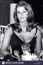 Mai 1941 in wien) ist eine österreichische schauspielerin und produzentin, die im deutschsprachigen raum zu den beliebtesten. Senta Berger Stockfotos Und Bilder Kaufen Seite 3 Alamy