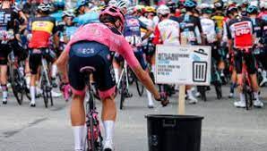 10.21 partiti i corridori, ora tratto di trasferimento e poi chilometro 0. Giro D Italia Stupinigi Novara La Prima Volata E Di Merlier La Gazzetta Dello Sport
