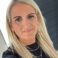 Jill Reeves's Instagram, Twitter & Facebook