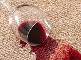 Pour éliminer une tache de vin sur un tapis, une moquette, un canapé ou encore une robe en lin, plus. Comment Enlever Une Tache De Vin Rouge Les 5 Astuces A Connaitre