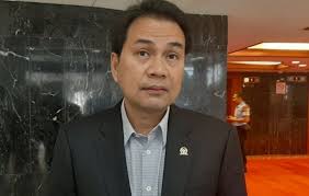 Sedikitnya lebih dari lima penyidik kpk diterjunkan dalam penggeledahan tersebut. Ini Kronologi Jatuhnya Azis Syamsuddin Dari Sepeda Di Komplek Gbk Senayan Okezone Nasional