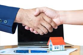 Beneficiarii programului o familie, o casă nu vor putea avea un venit net lunar individual sau împreună cu soţul/soţia mai mare de 4.500 de lei, iar preţul de achiziţie a locuinţei este de maximum 70.000 de euro, potrivit unui proiect de ordonanţă care modifică programul prima casă. DupÄ Mai Bine De Zece Ani Prima CasÄ Devine O Familie O CasÄ De Acum Incolo PotenÈialele AchiziÈii Ulterioare Sunt Drastic Limitate Stiri Imobiliare Credite Stirea Zilei Imoexpert