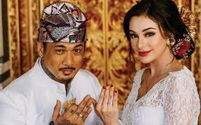 Nora alexandra philip's body measurements & weight not available right now. Resmi Jadi Suami Istri Nora Alexandra Philip Titip Pesan Besar Buat Jerinx Sid Gempak