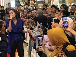 Bahagia tengah dirasakan oleh maudy ayunda. Standard Pen Gelar Talkshow Kreatif Pasti Sukses Bersama Maudy Ayunda Reborn Project Media