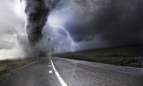 Termenul de tornadă provine din latinescul tonare care înseamna a tuna. Tout Ce Qu Il Faut Savoir Sur Les Tornades Trucs Pratiques