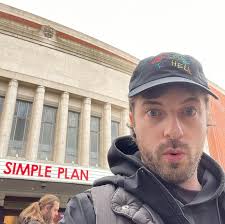 It's a wrap. 🧳 3.5 months living out of an overweight suitcase full of  power converters and Simple Plan t-shirts made me feel all the feels. I  felt very lucky most of