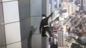 Shocking Moment Chinese Daredevil Falls To Death From Skyscraper Daily Mail Online