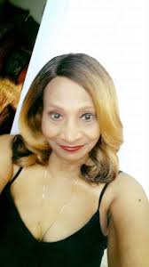 Social singles group conversation about meaningful connections