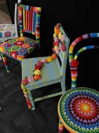 Cocuk Odasi Dekorasyonu Icin Orgu Tabure Kiliflari Mimuu Com Yarn Bombing Tabure Orgu