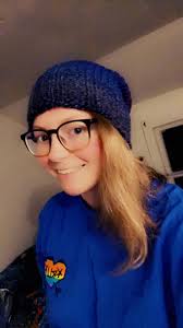 This is SUPER EASY TRULLY REVERSIBLE slouchy hat