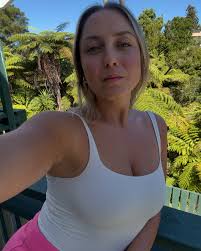 Fay Holmes (@itsfayholmes) • Instagram photos and videos