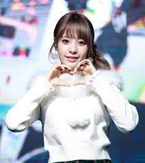 File:171209 桃乃木かな(모모노기 카나) 2017 FAN MEETING in SEOUL (First Kiss)2部 写真 ♡ 桃乃木かな♡ (2).jpg - Wikimedia Commons