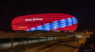 L'allianz arena, nota anche come fußball arena münchen, è un impianto calcistico situato nel quartiere di fröttmaning alla periferia settentrionale di monaco di baviera, in germania. Allianz Arena Munchen Foto Bild Architektur Profanbauten Sportstatten Bilder Auf Fotocommunity