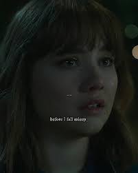 Holly Munro's Instagram, Twitter & Facebook