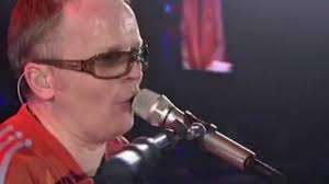 Herbert grönemeyer trat am mittwoch als zeuge in einem strafprozess gegen einen fotografen und einen kameramann auf. Herbert Gronemeyer Liegt Das Publikum In Der Berliner Waldbuhne Zu Fussen Berliner Morgenpost