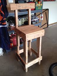 Upcycled A Couple Of Pallets Into A Bar Stool Barhocker Mobel Aus Paletten Holzpaletten
