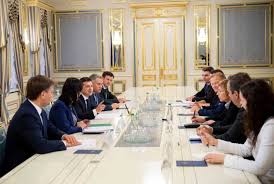 Рост петра порошенко составляет 186 см. Vladimir Zelenskij My Hotim Rosta Ekonomiki Sverh Zaplanirovannyh 3 7 Gossip World Top