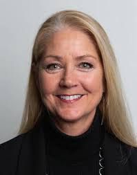 Deanna Clarance's Instagram, Twitter & Facebook