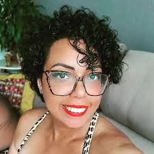 Ela é a @brunaesquenta Musa, passista do Salgueiro. Linda, e elegante