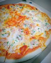 Blend shrimp with a little cream and return all to heat for a further few minutes. Pizza Camarones A La Crema Picture Of Azafran Pizzeria Quillota Tripadvisor